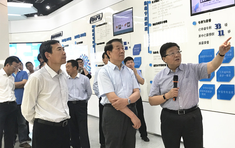 江苏发展大会连云港籍嘉宾莅临九游会药业参观考察